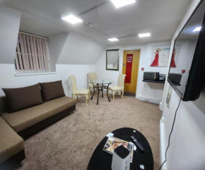 Stylish Modern 1-Bed Apartment in Prime Solihull Town Centre
